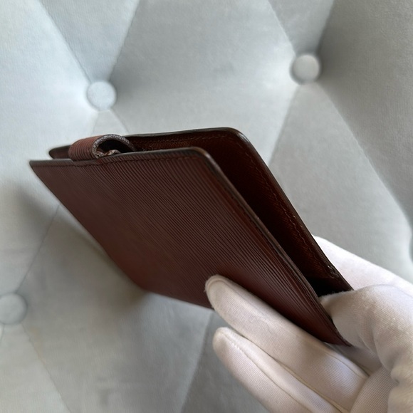 LOUIS VUITTON AGENDA - Picture 12 of 17